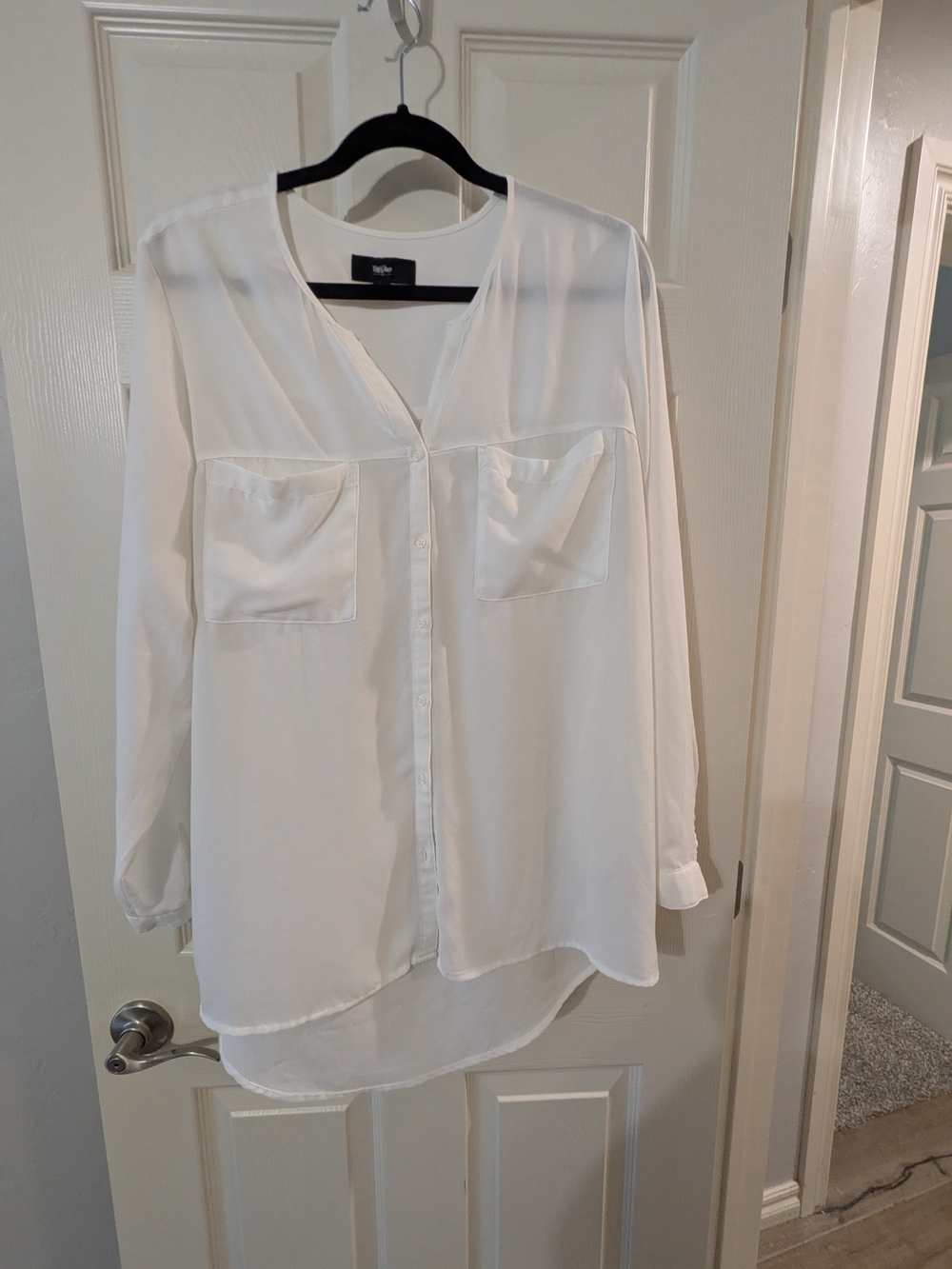 Mossimo Supply Co. White V-Neck Button-Down Blouse